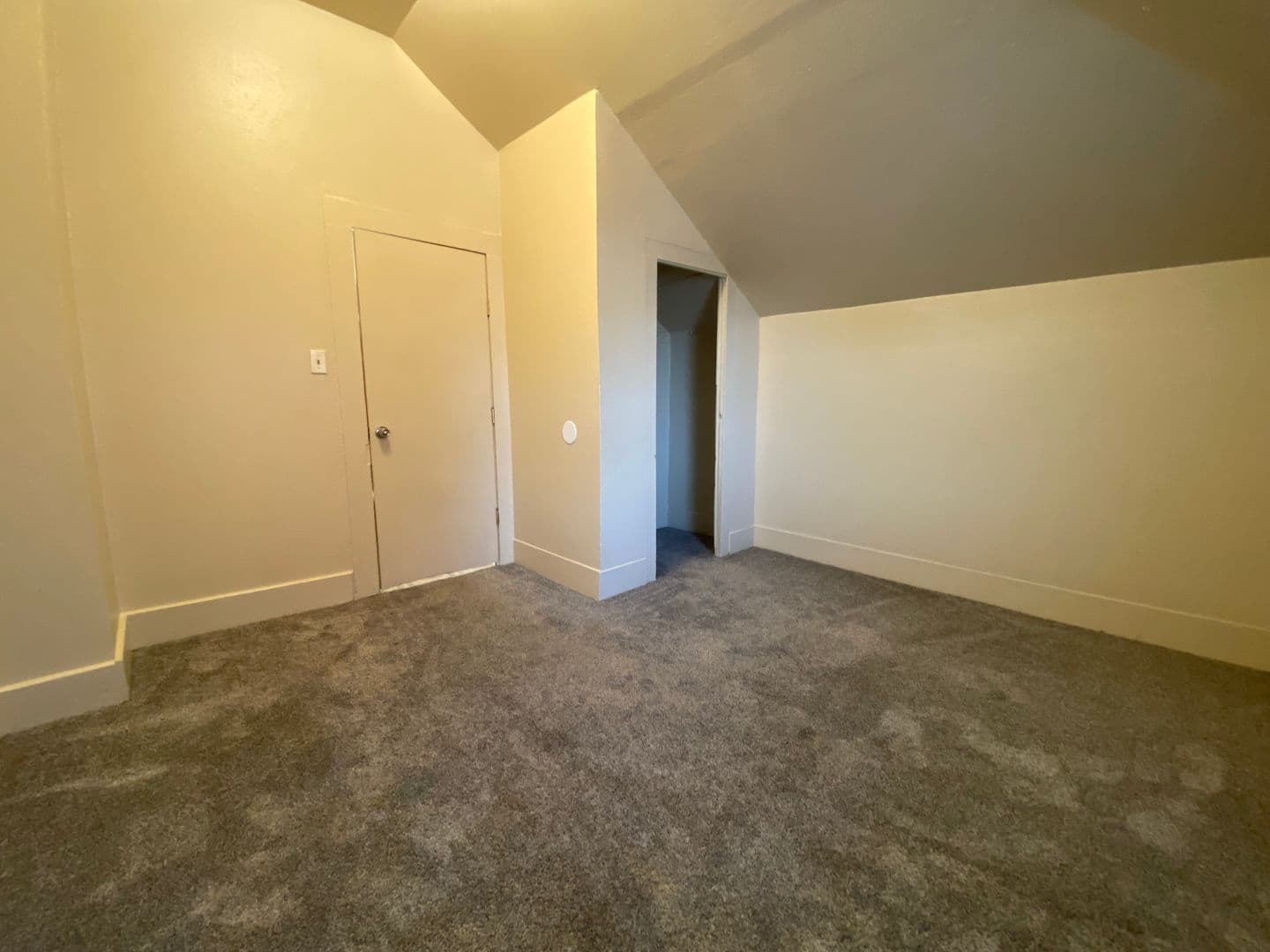 La Grande Apartment: 1508 N Ave