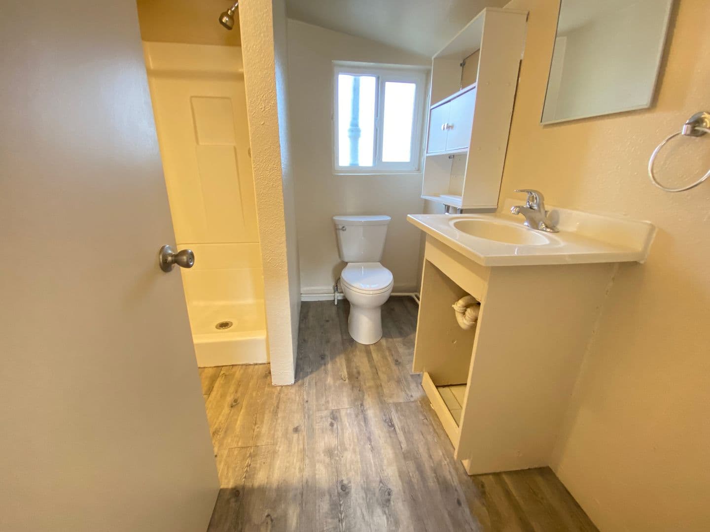 La Grande Apartment: 1508 N Ave