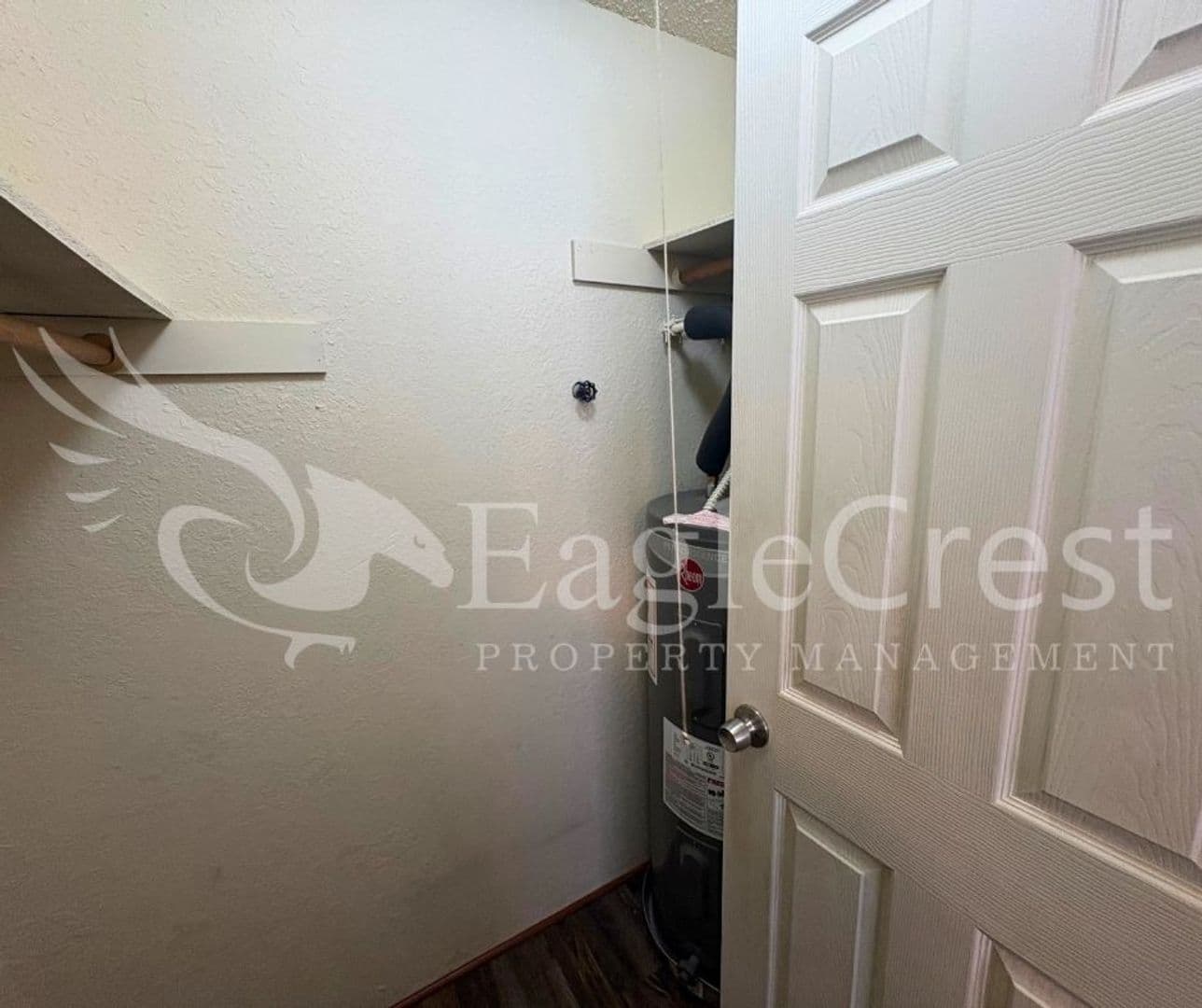 College Place Apartment: 320 NE C St