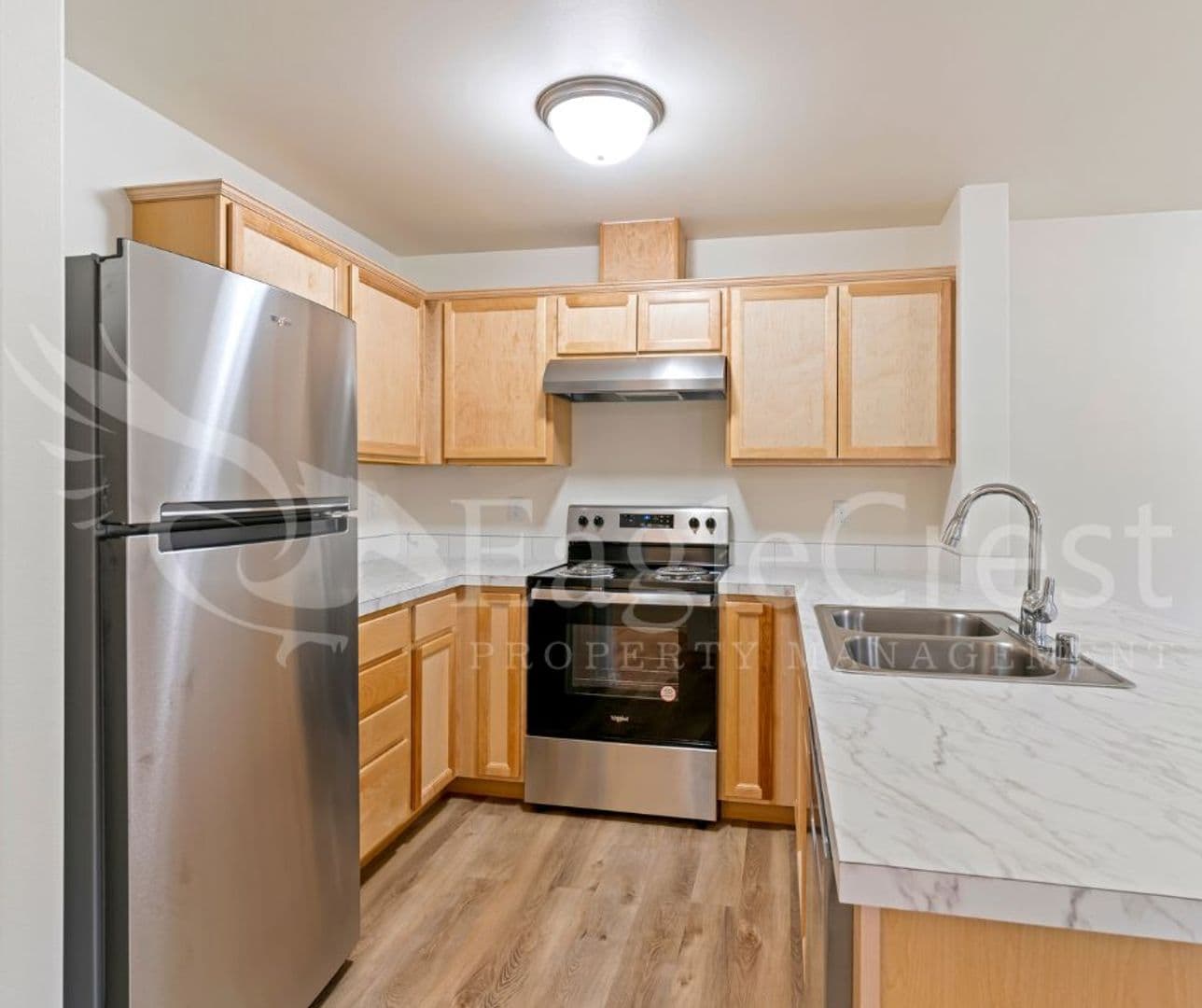College Place Apartment: 942 NE Spitzenburg St