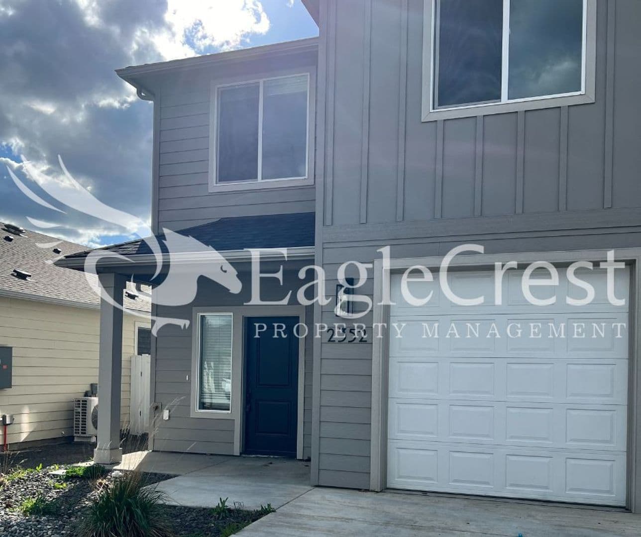 Walla Walla Apartment: 2350/2352 Herbert Pl