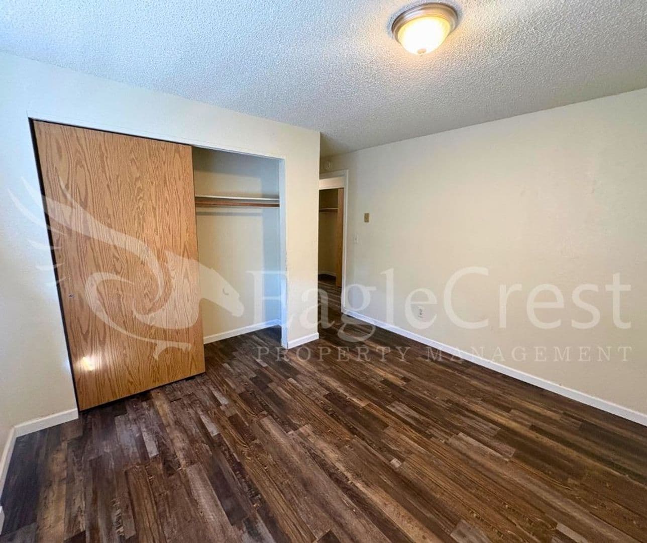 College Place Apartment: 320 NE C St