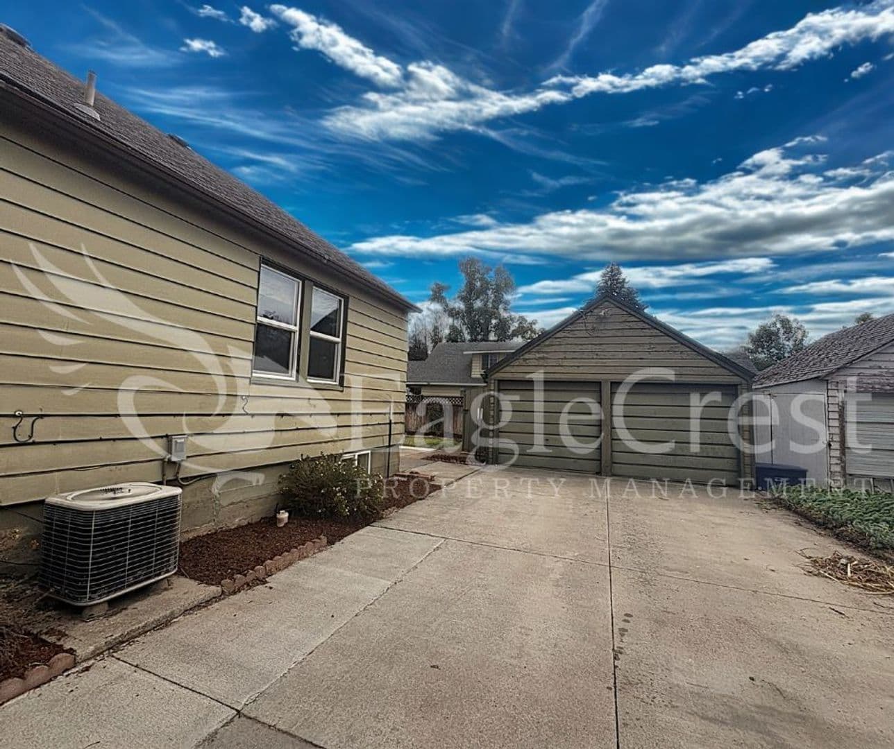 College Place Apartment: 127 SW 6th St.