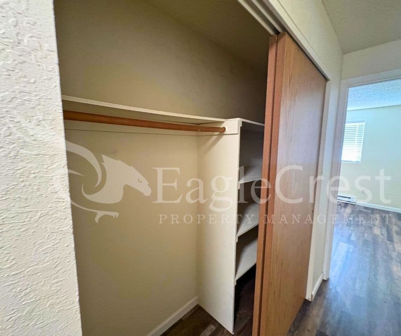 College Place Apartment: 320 NE C St