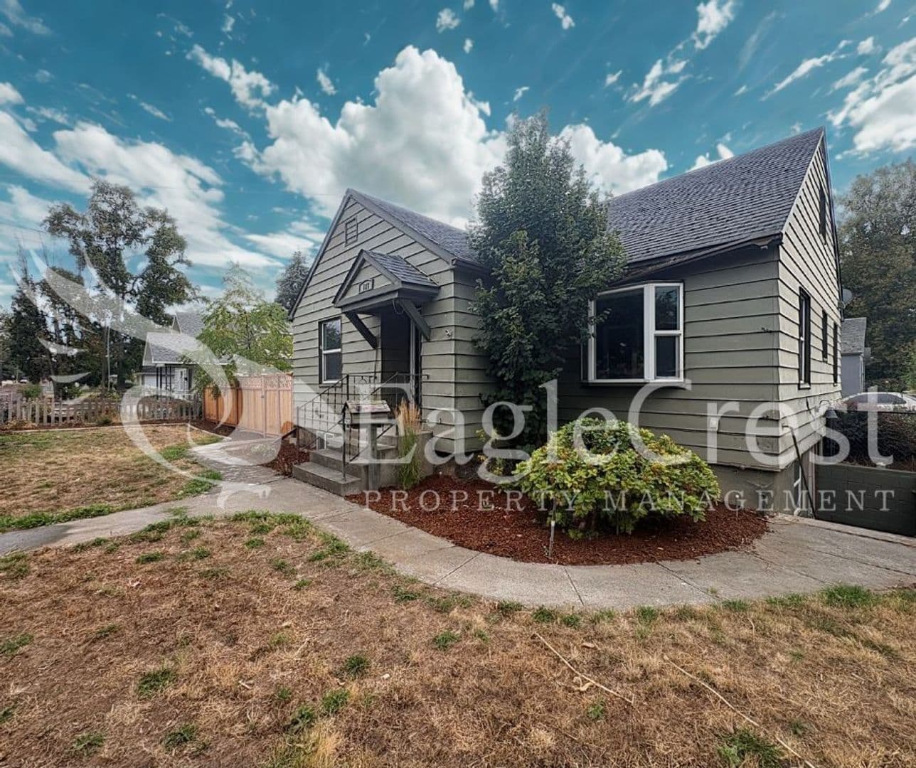 College Place Apartment: 127 SW 6th St.