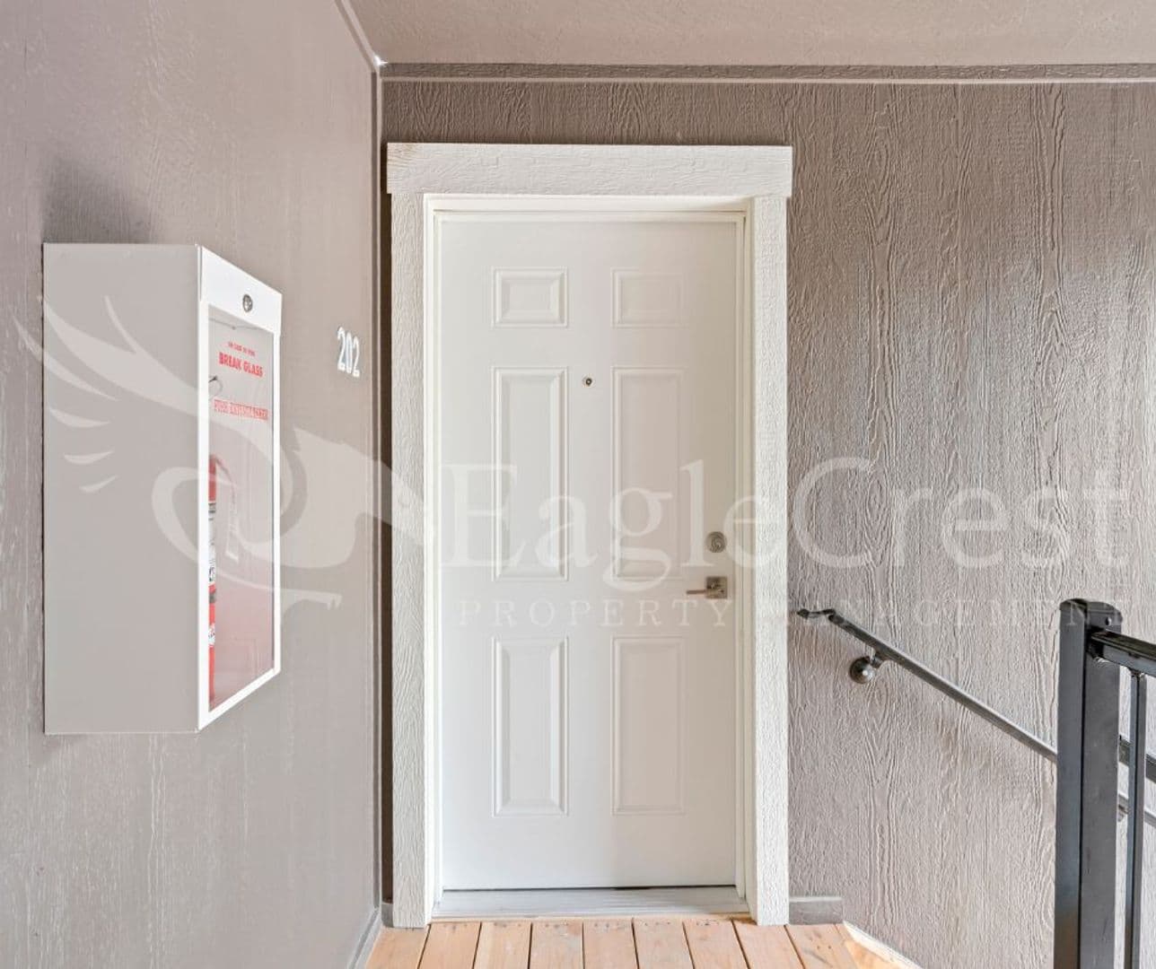 College Place Apartment: 942 NE Spitzenburg St