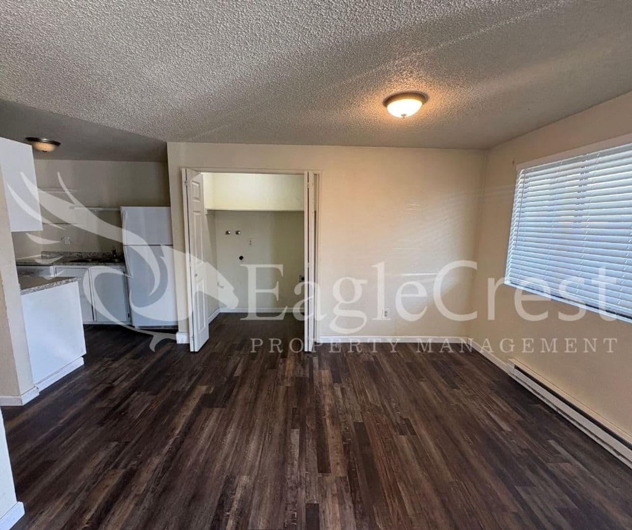 College Place Apartment: 320 NE C St
