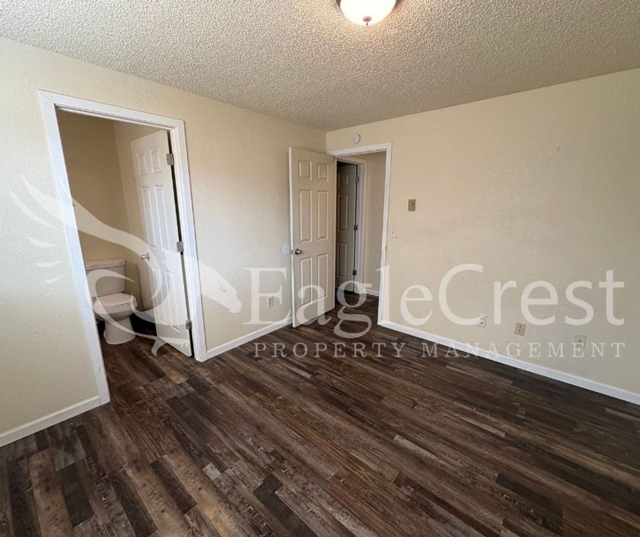 College Place Apartment: 320 NE C St