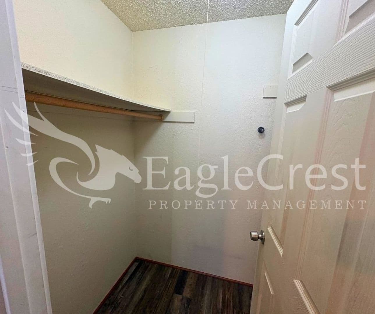 College Place Apartment: 320 NE C St