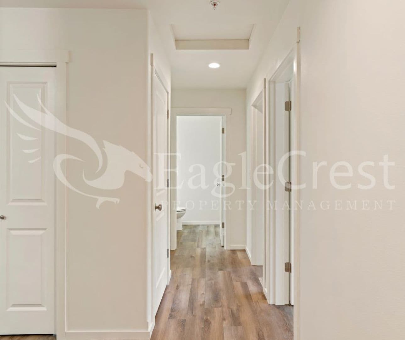 College Place Apartment: 942 NE Spitzenburg St
