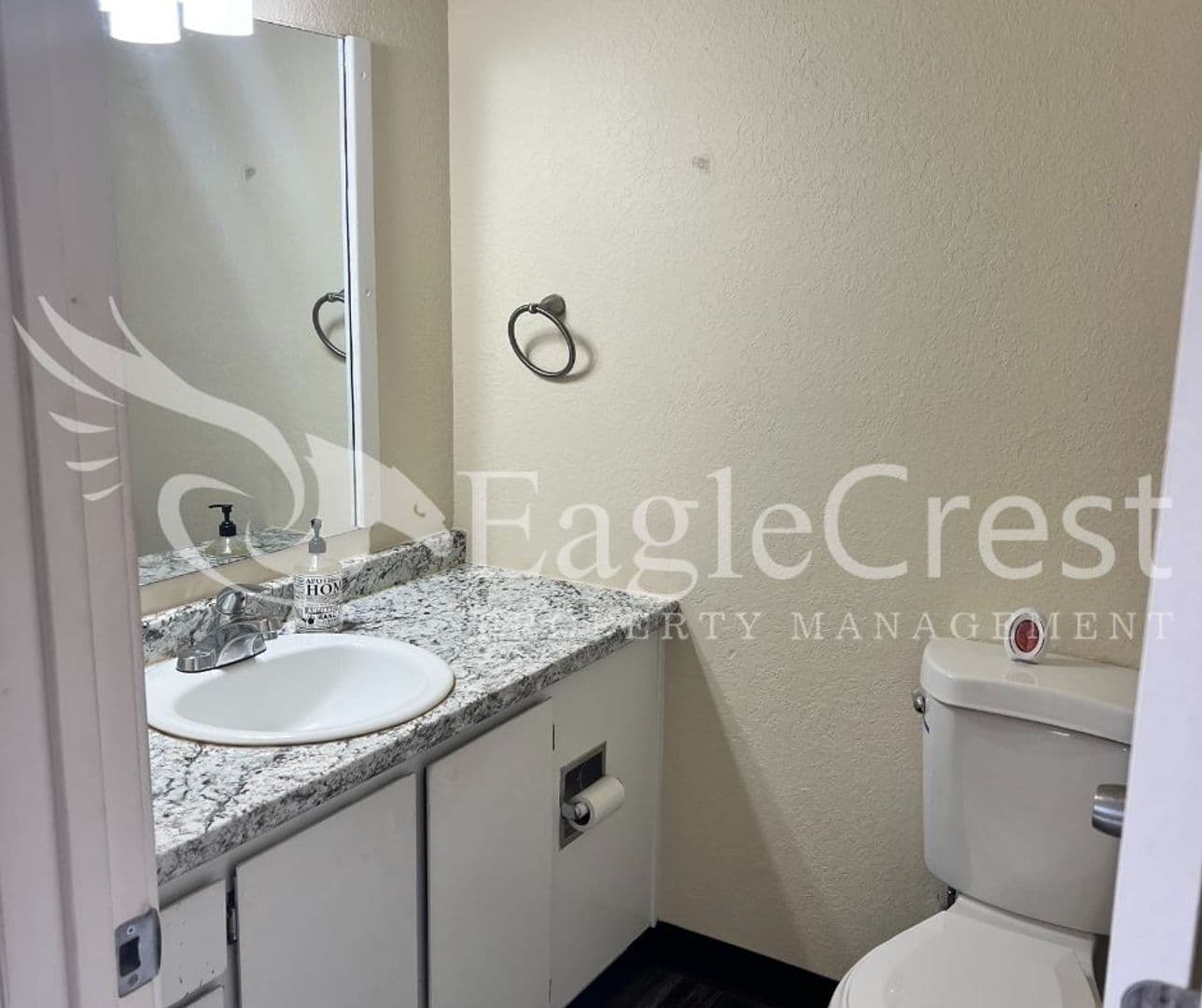 College Place Apartment: 320 NE C St