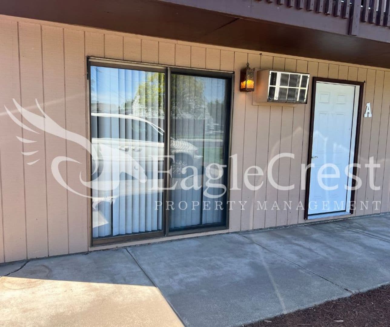College Place Apartment: 320 NE C St