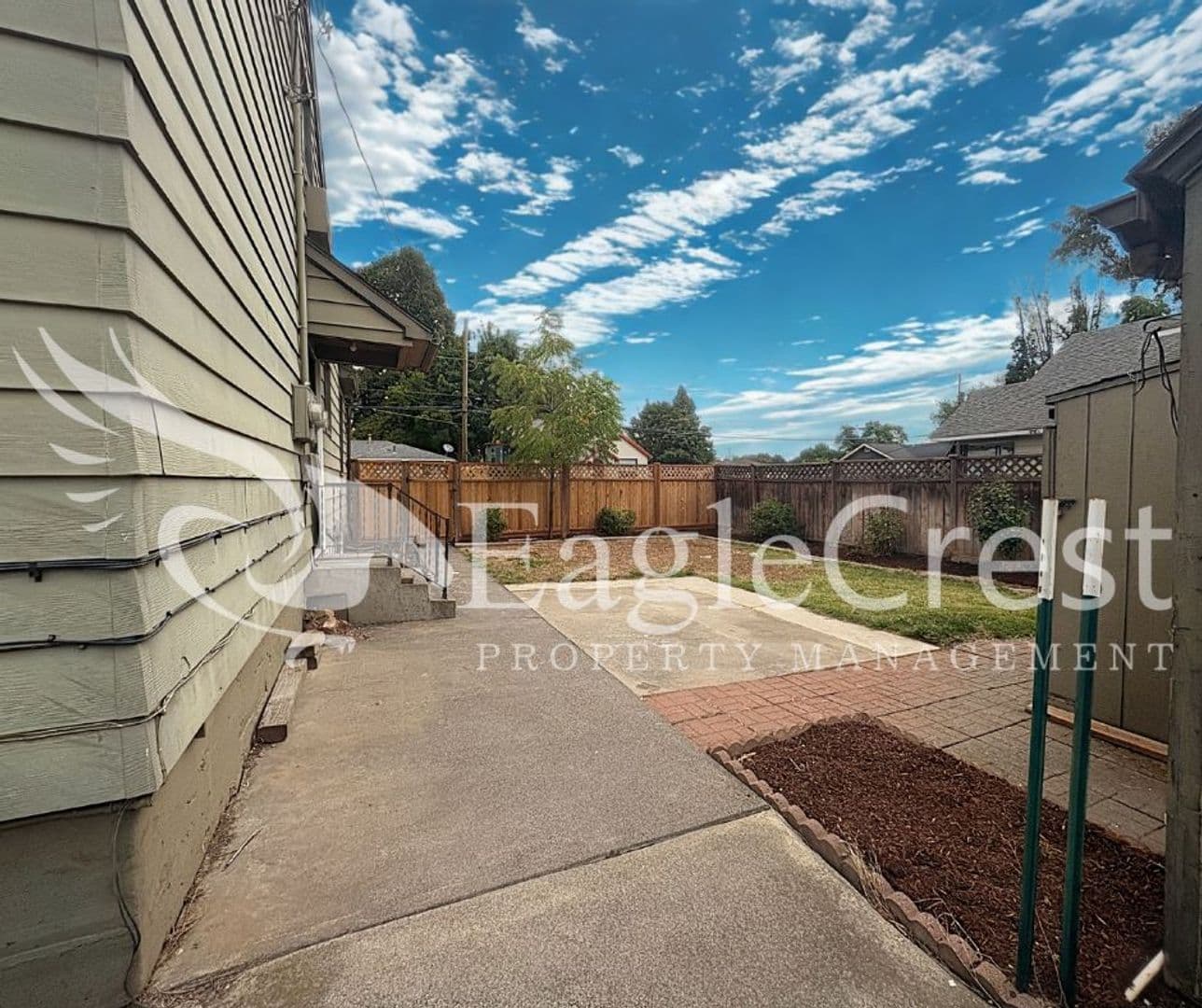 College Place Apartment: 127 SW 6th St.