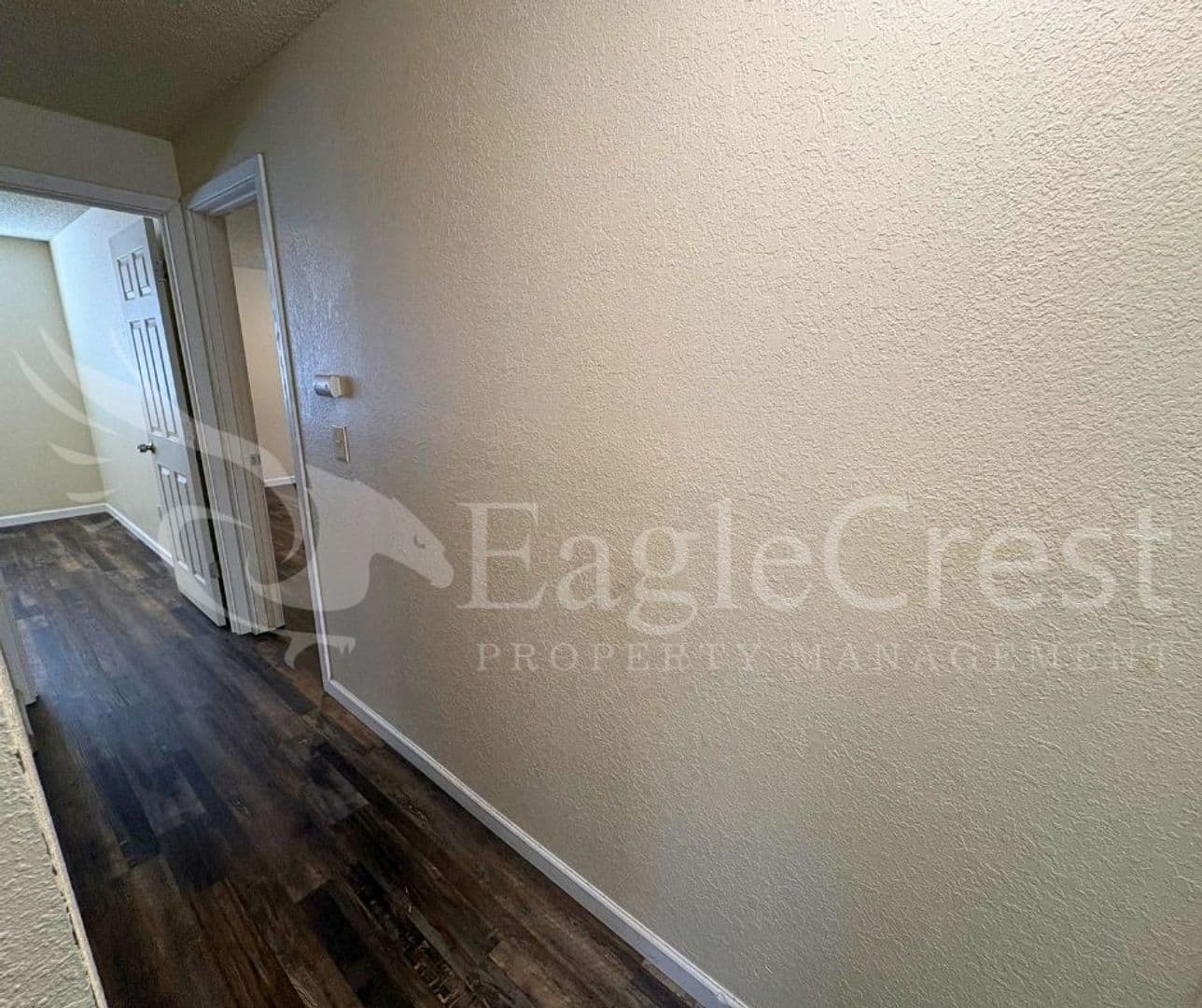 College Place Apartment: 320 NE C St