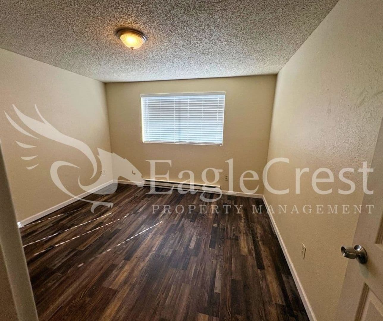 College Place Apartment: 320 NE C St