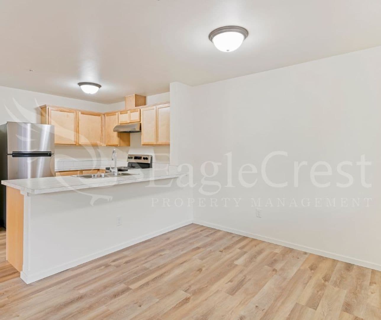 College Place Apartment: 942 NE Spitzenburg St