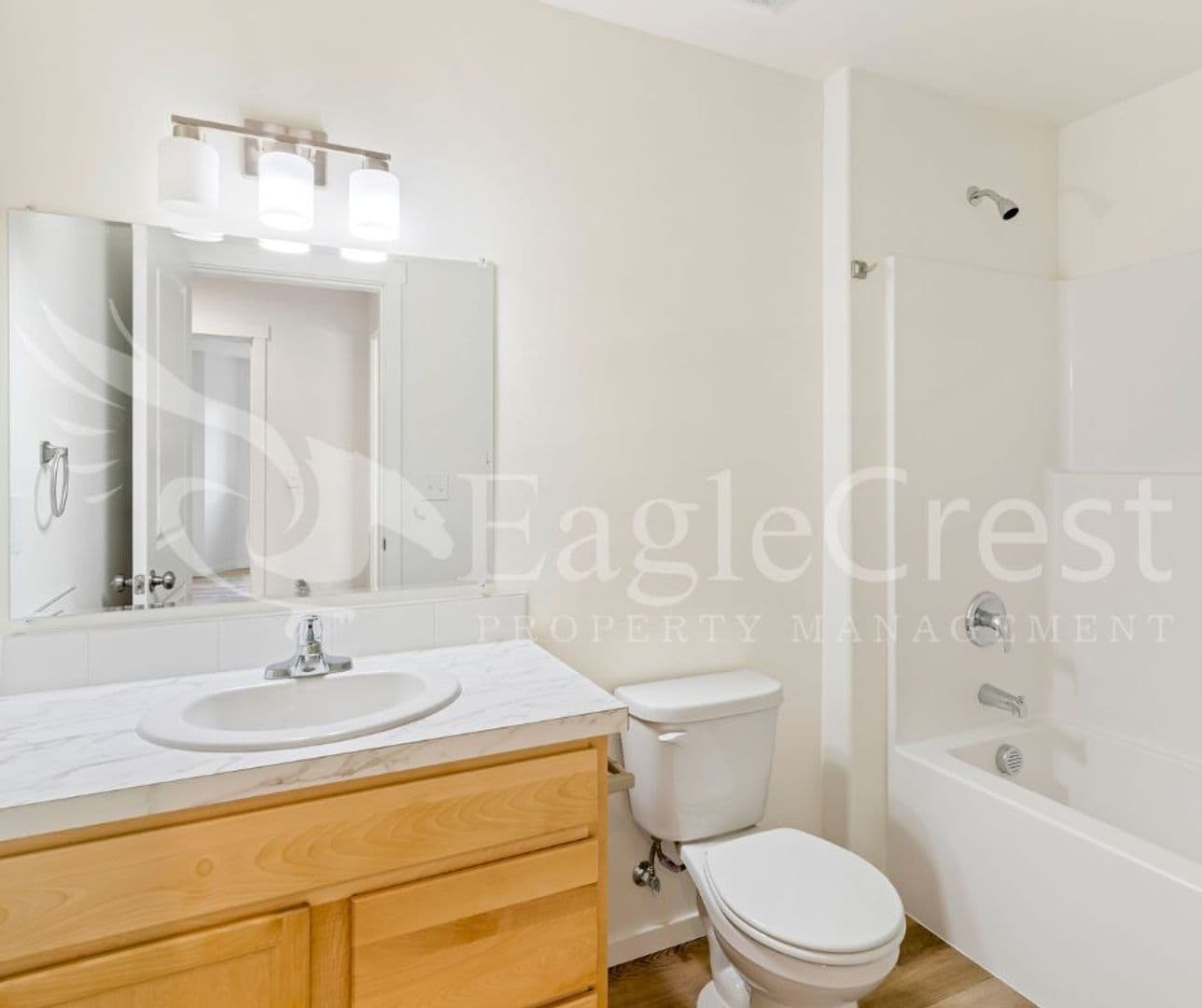 College Place Apartment: 942 NE Spitzenburg St