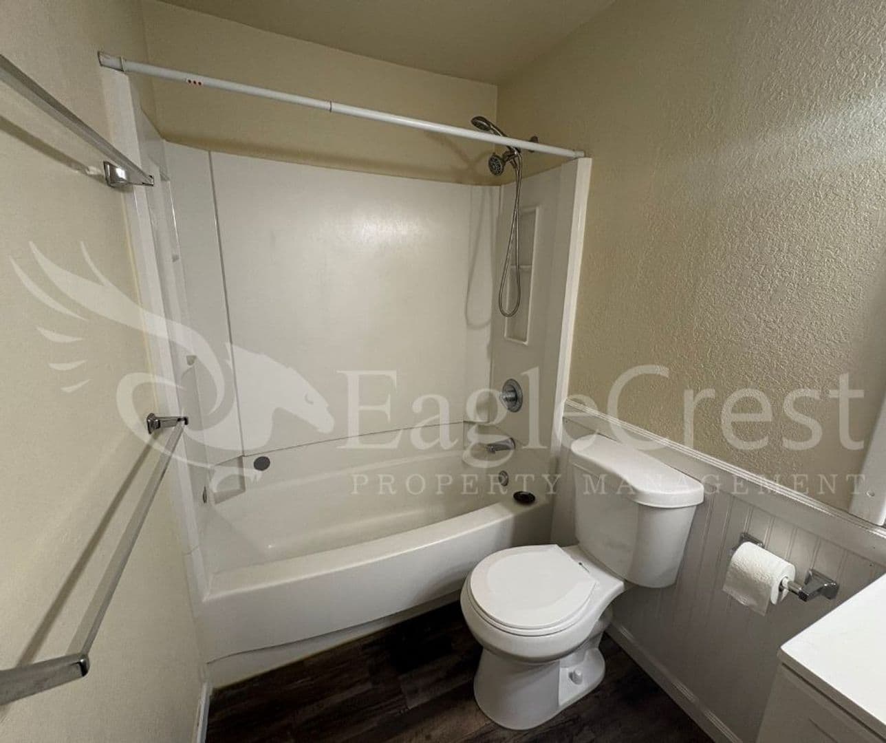 College Place Apartment: 320 NE C St