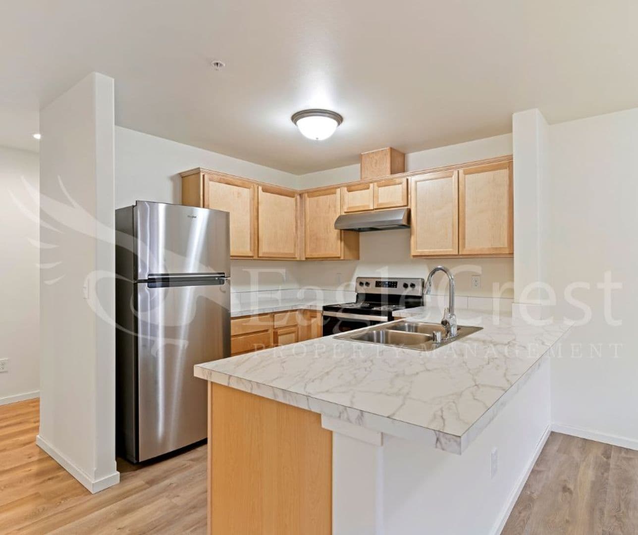 College Place Apartment: 942 NE Spitzenburg St
