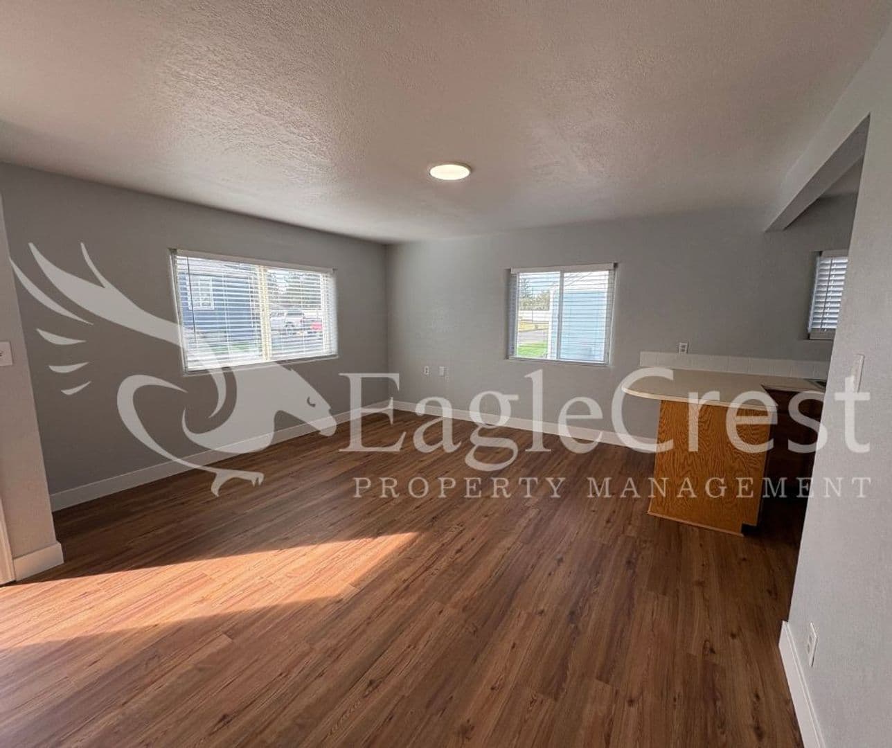 College Place Apartment: 223 SE Roseville Ln