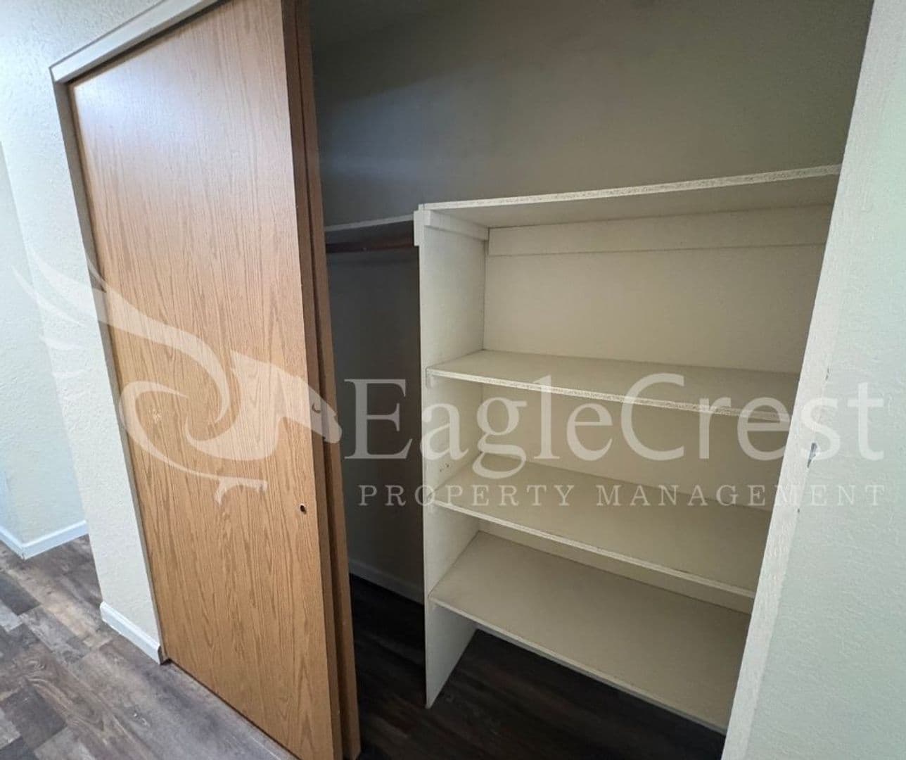 College Place Apartment: 320 NE C St