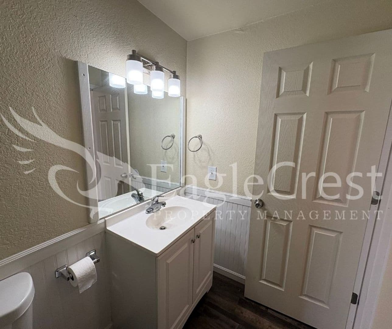 College Place Apartment: 320 NE C St