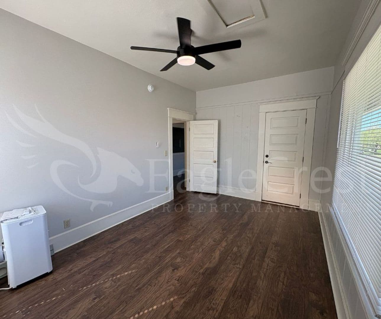 Walla Walla Apartment: 105 N. Spokane St.