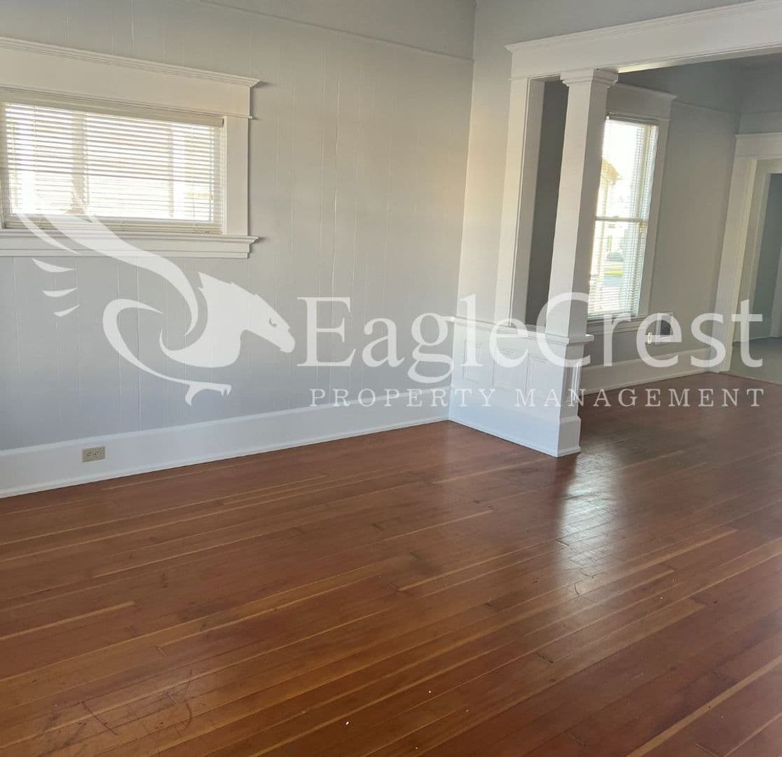 Walla Walla Apartment: 105 N. Spokane St.
