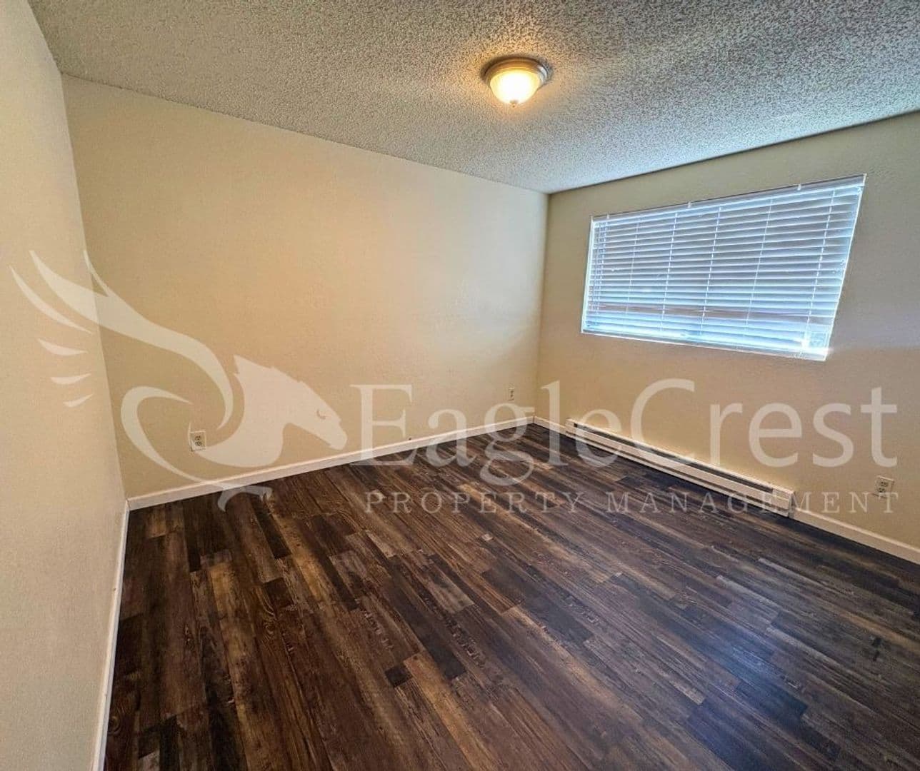 College Place Apartment: 320 NE C St