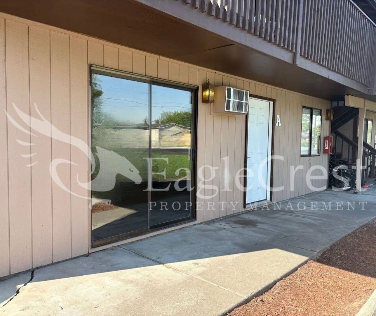 College Place Apartment: 320 NE C St