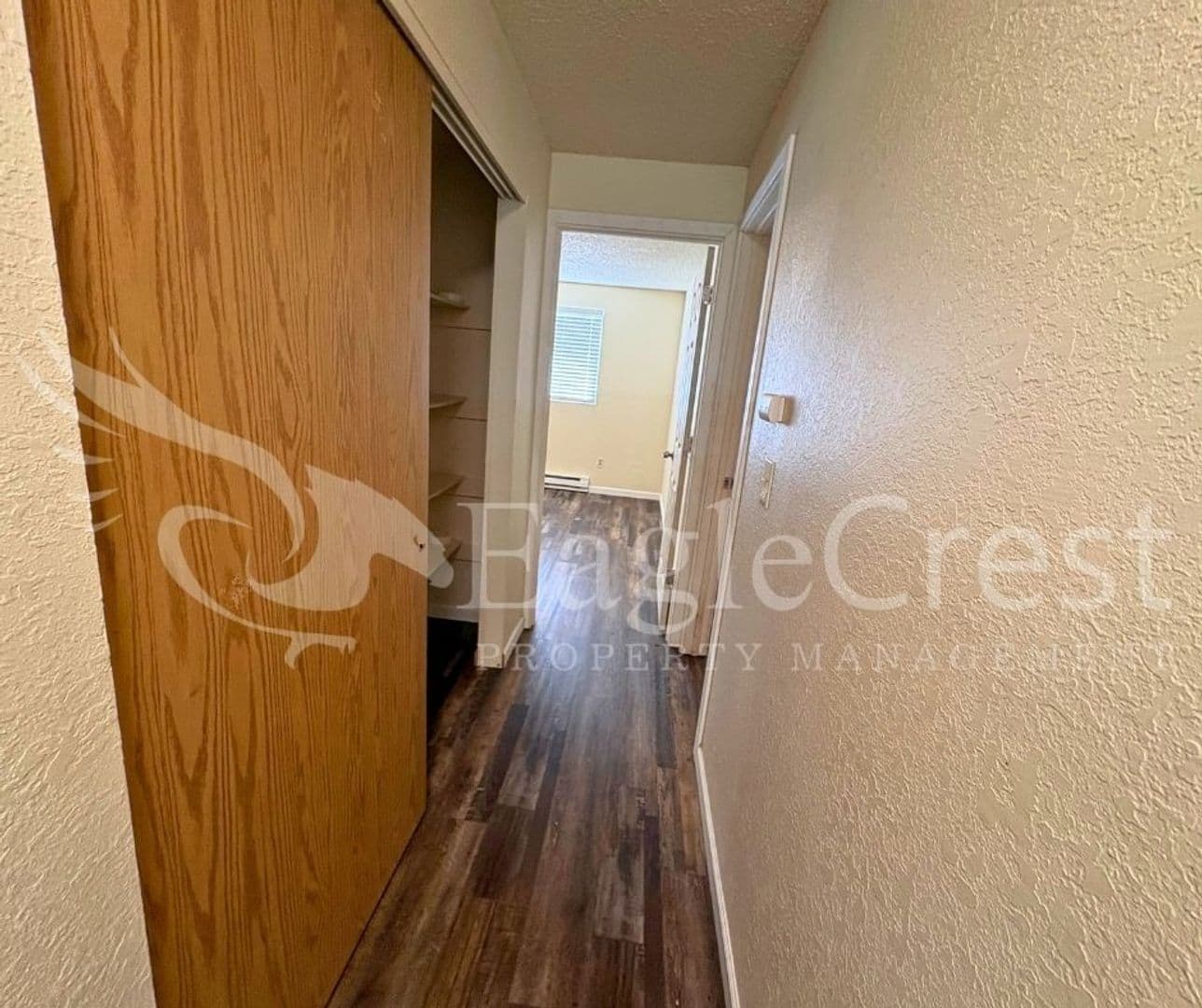 College Place Apartment: 320 NE C St