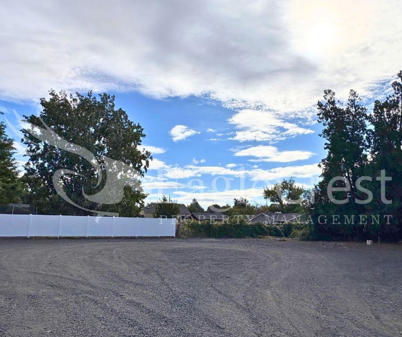 College Place Apartment: 223 SE Roseville Ln