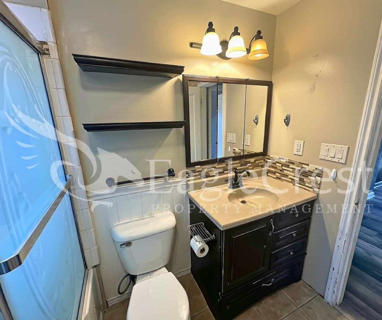 College Place Apartment: 127 SW 6th St.