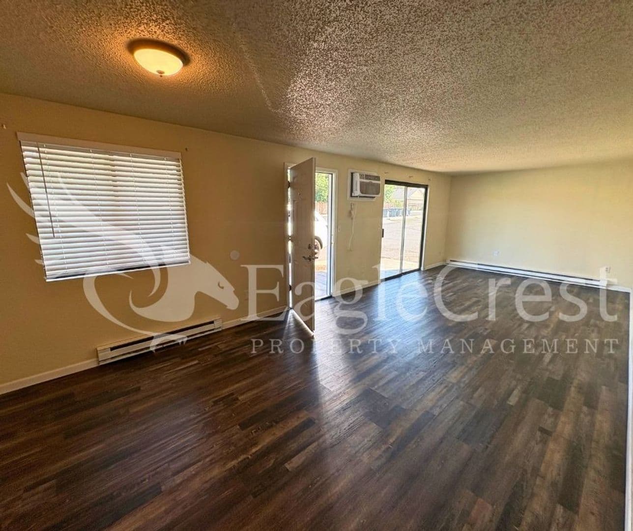 College Place Apartment: 320 NE C St
