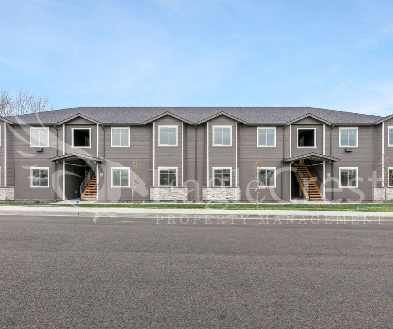 College Place Apartment: 942 NE Spitzenburg St