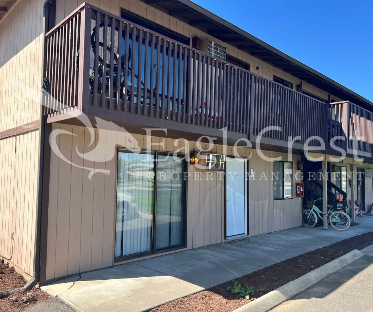 College Place Apartment: 320 NE C St