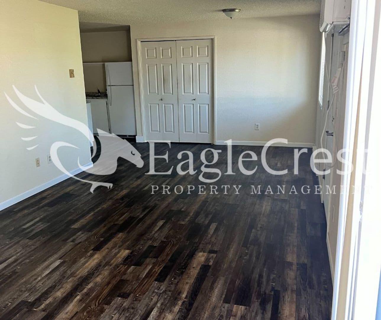 College Place Apartment: 320 NE C St