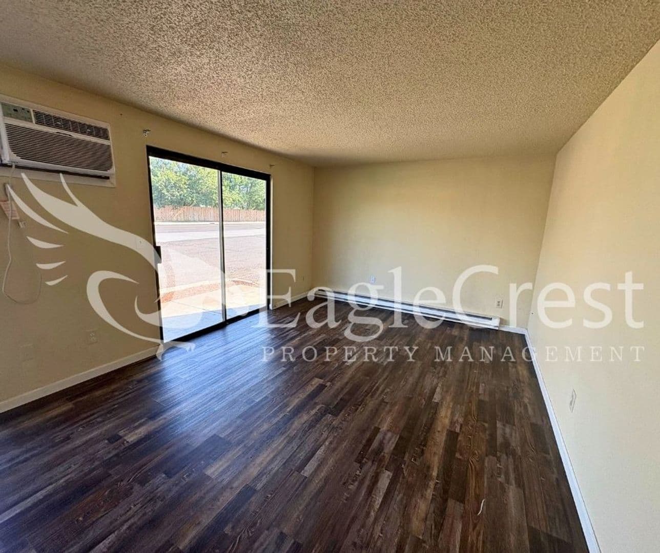 College Place Apartment: 320 NE C St