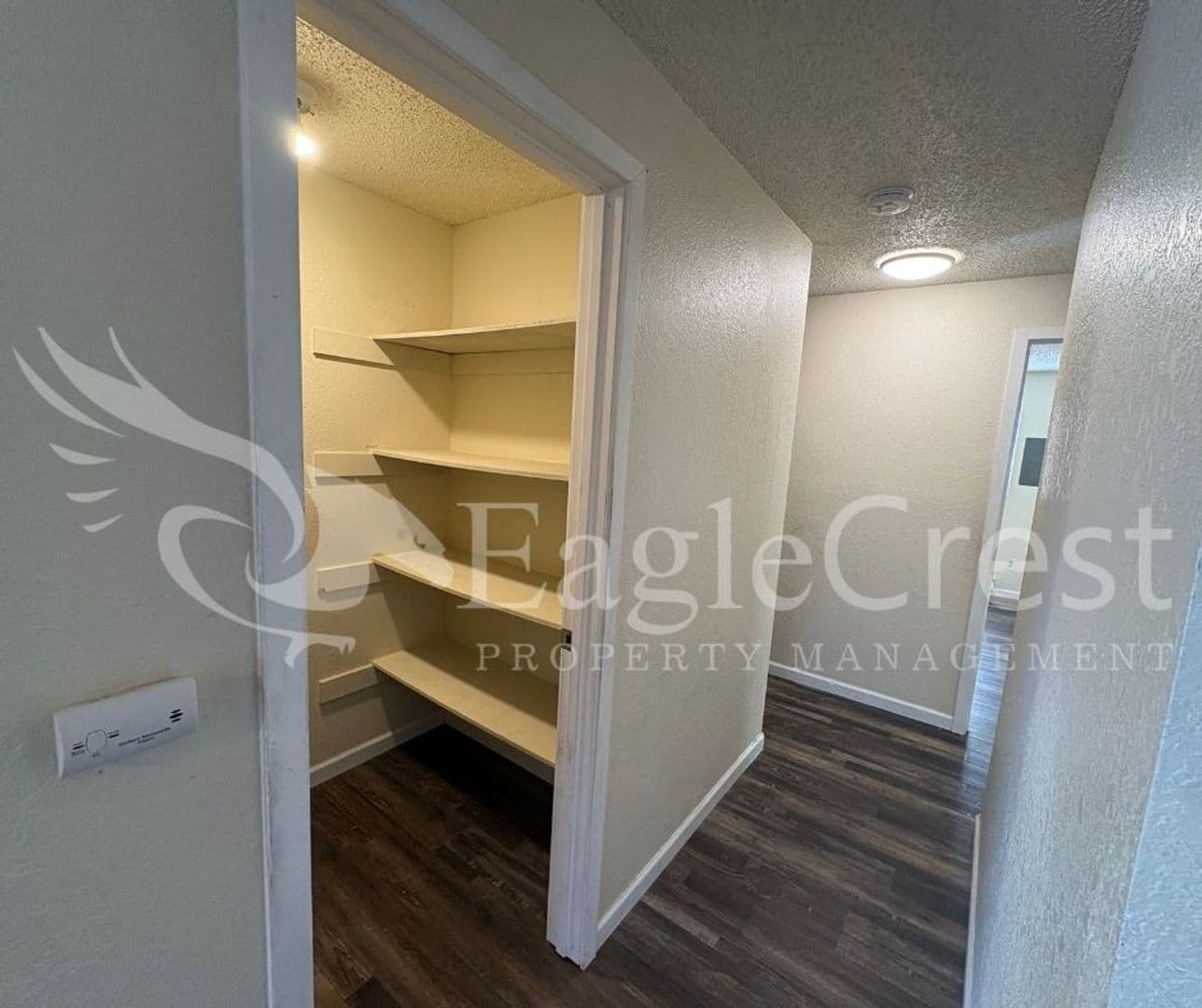 College Place Apartment: 320 NE C St