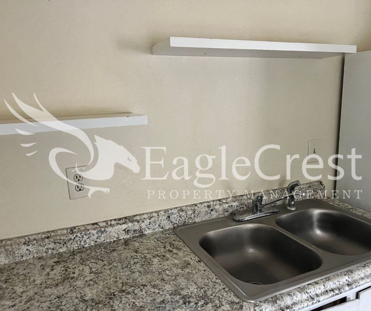 College Place Apartment: 320 NE C St