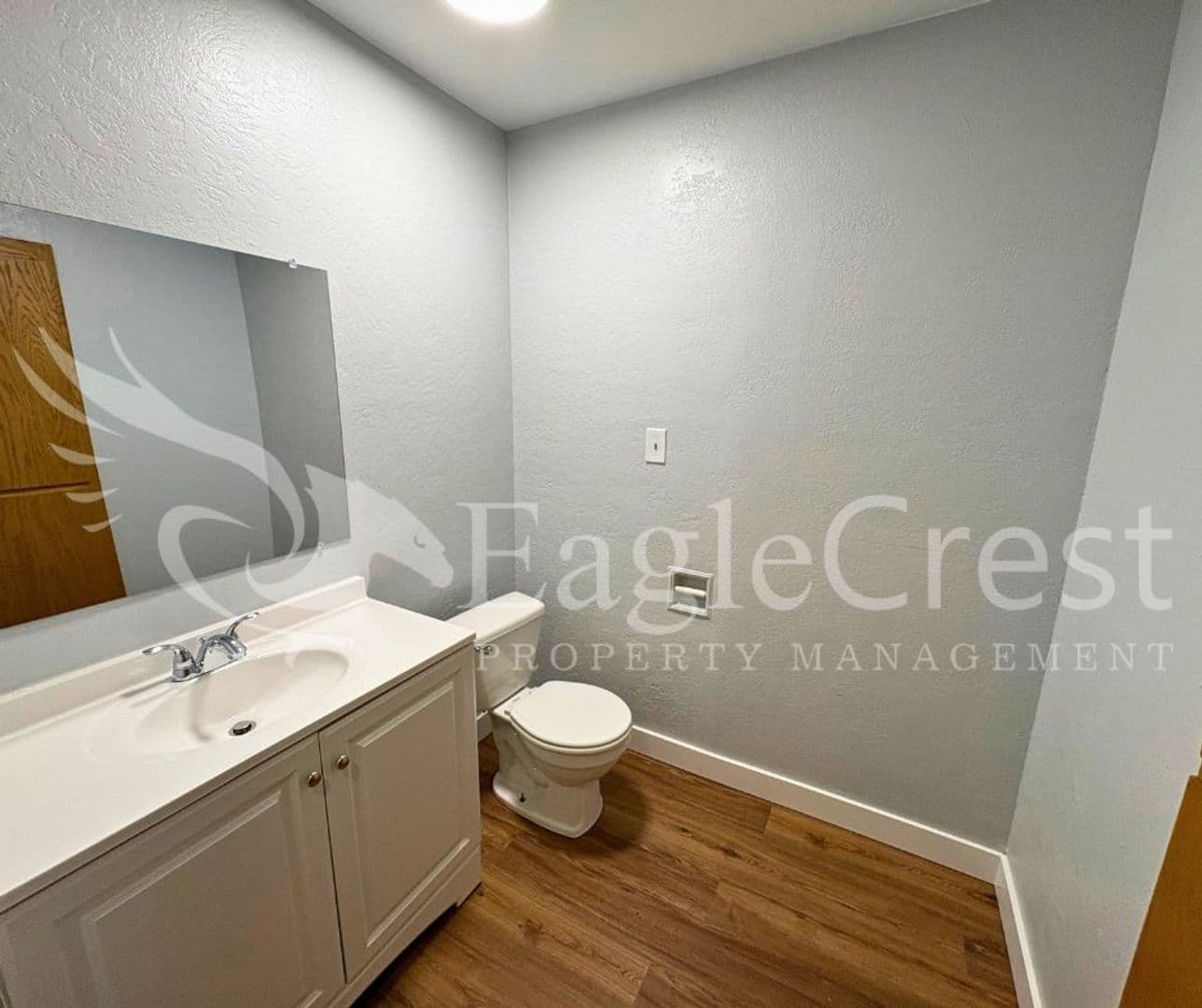 College Place Apartment: 223 SE Roseville Ln