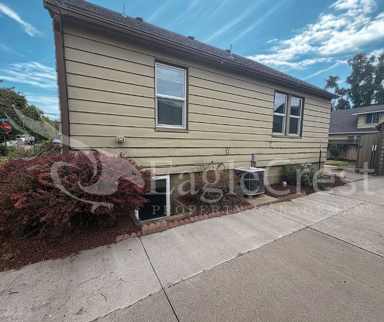 College Place Apartment: 127 SW 6th St.