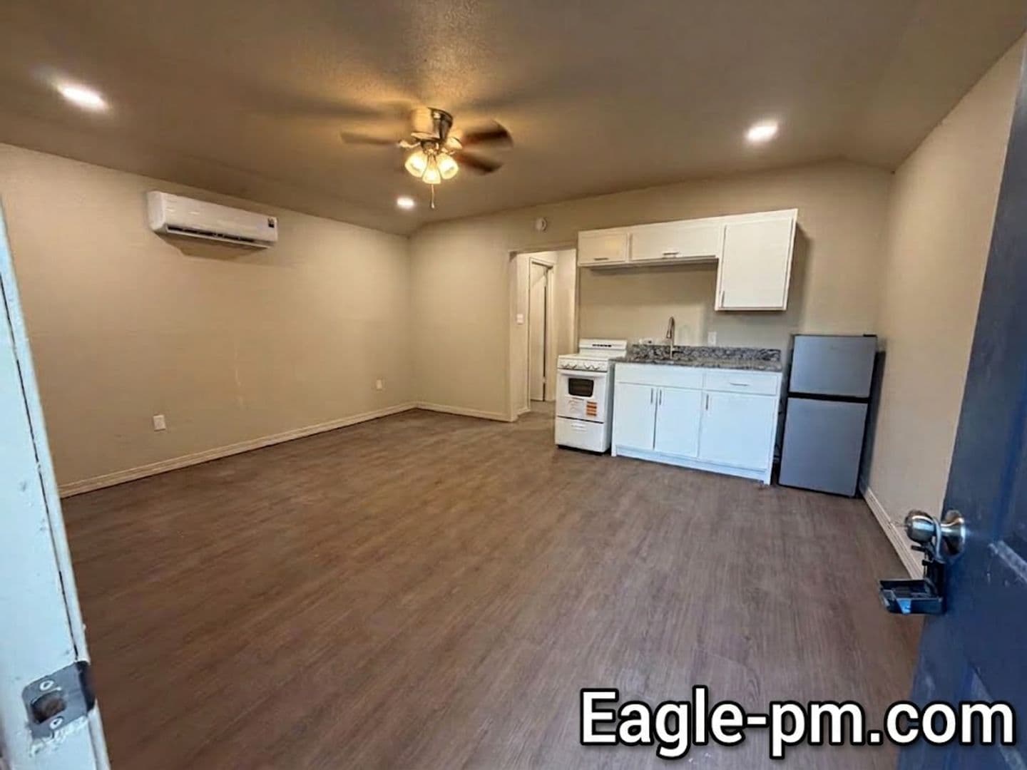 Miami Apartment: 712 Coyne St