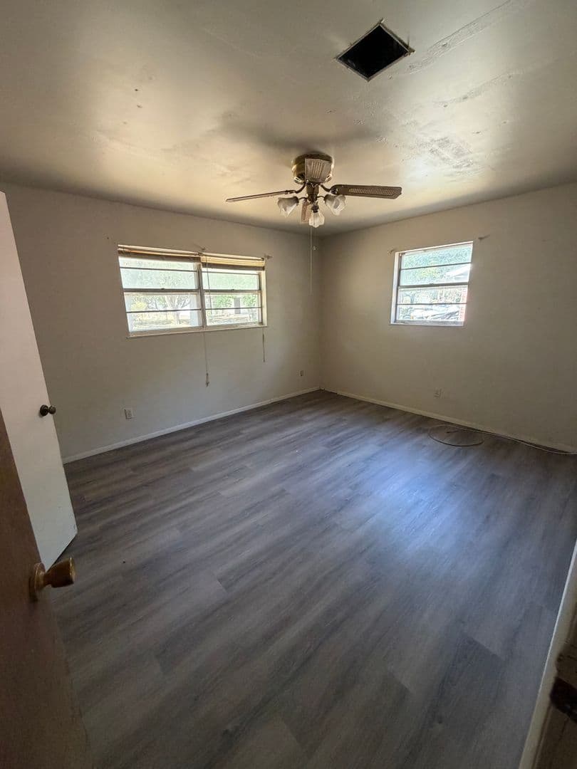 Miami House: 517 C St SE