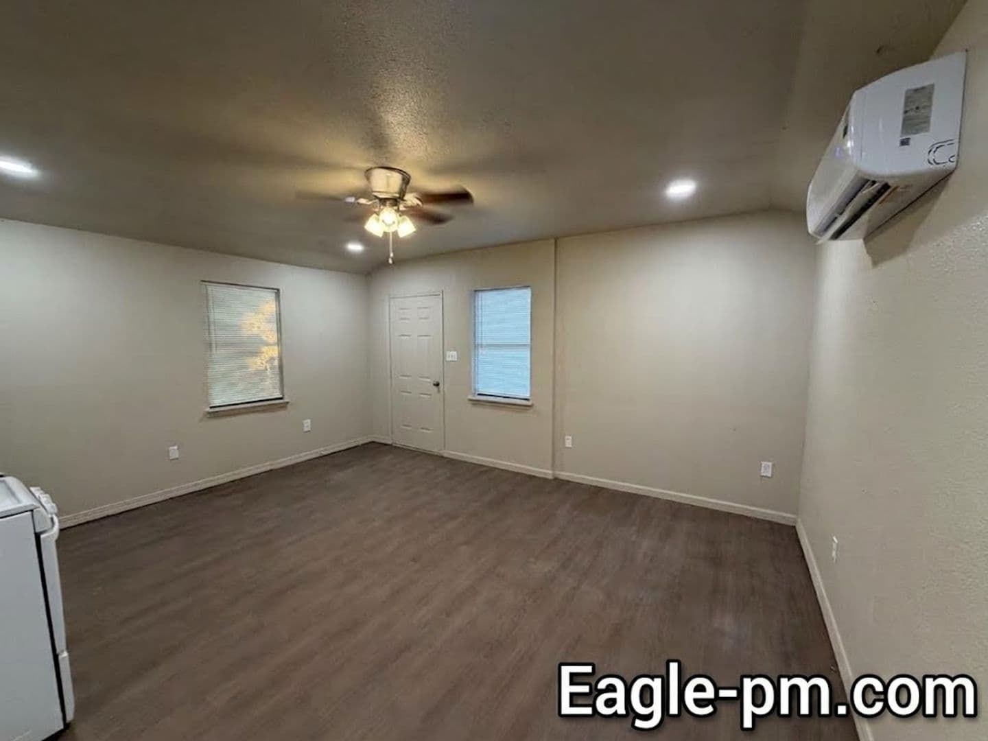 Miami Apartment: 712 Coyne St