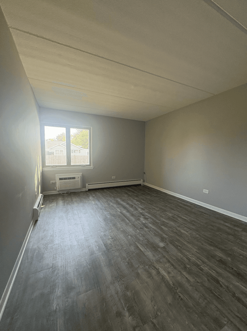 Elmhurst Apartment: 484 N Addison Ave Unit 101E