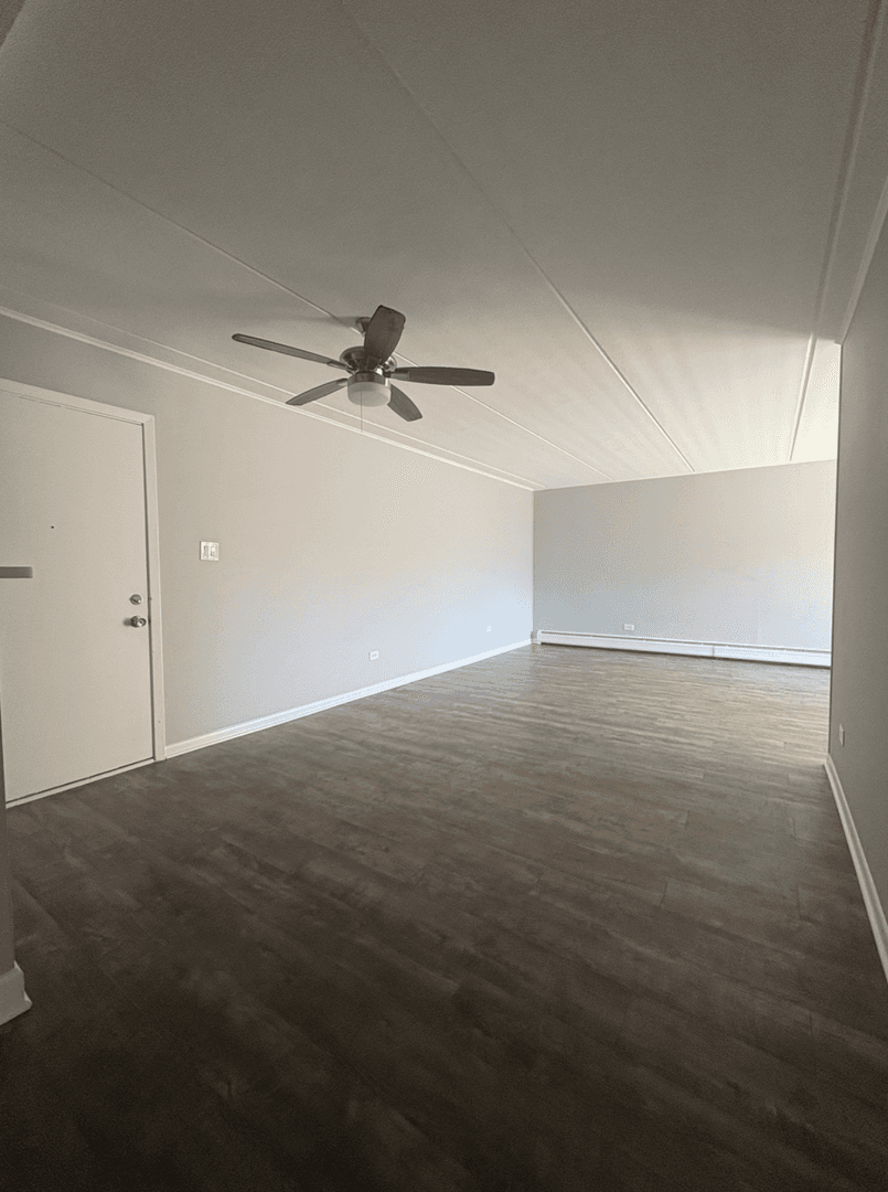 Elmhurst Apartment: 484 N Addison Ave Unit 101E