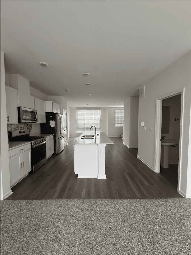 Lombard Townhome: 332 Summit Circle