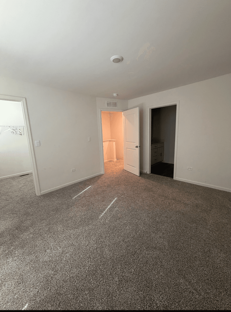 Lombard Townhome: 332 Summit Circle