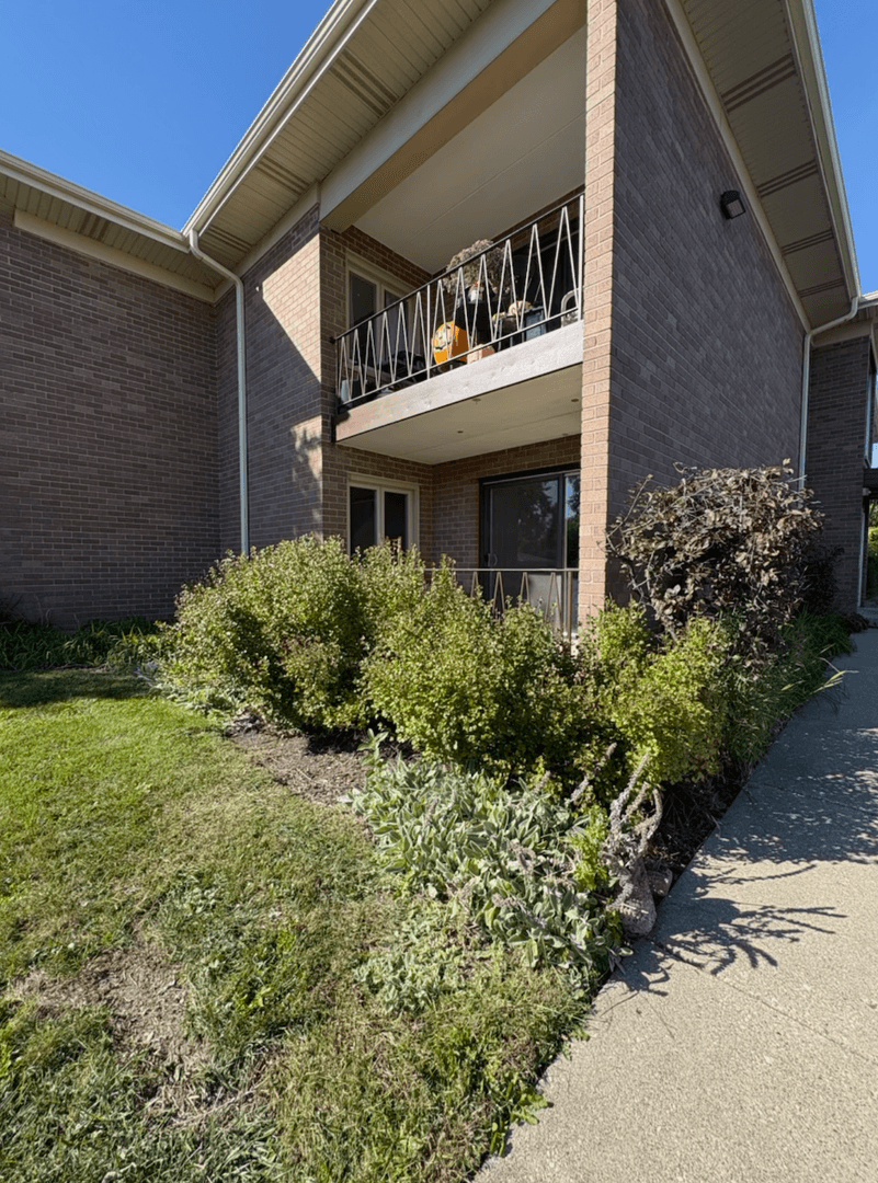 Elmhurst Apartment: 484 N Addison Ave Unit 101E